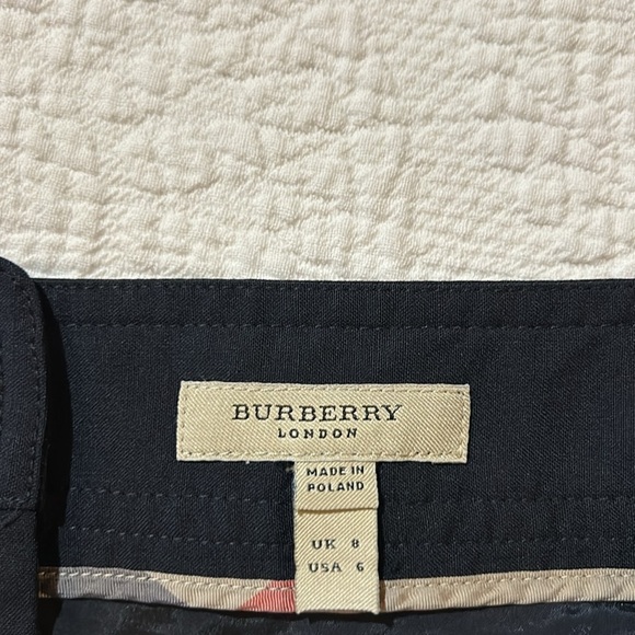 Burberry Knee Length Wrap Skirt. Size 6 - Picture 6 of 13